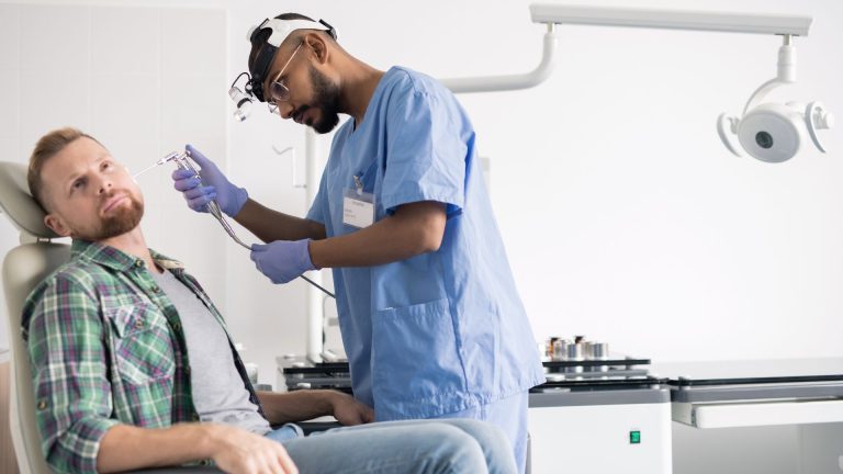 Posso trabalhar de ASB durante o curso?