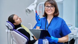 Roer unhas: como o hábito pode prejudicar a saúde bucal