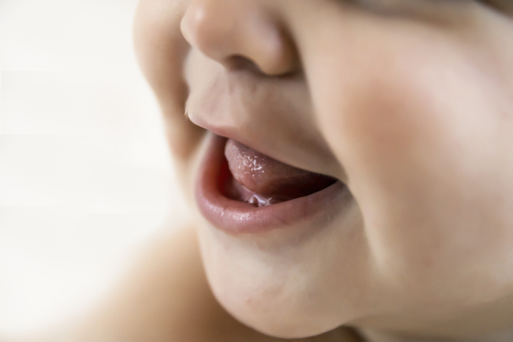 10 dicas para cuidar da boca do bebê