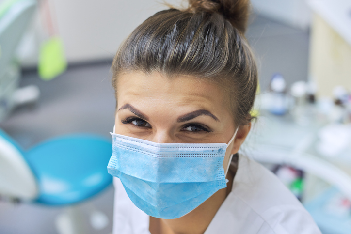3 passos para ir de secretaria a auxiliar de dentista