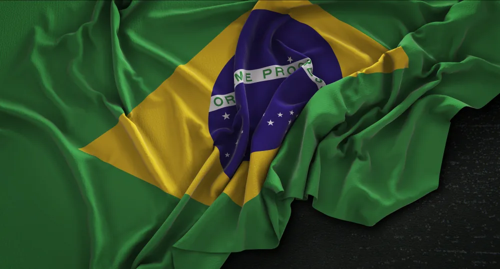 Equipe odontológica em ambiente clínico durante atendimento