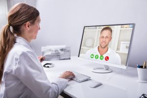 Como manter contato com pacientes com o consultório fechado