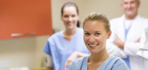 Ser auxiliar de dentista é o mesmo que ser secretária?