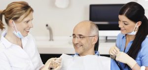 Clareamento dental em idosos: pode ou não pode?