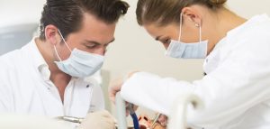 Certificação de auxiliar de dentista: veja como conquistá-la