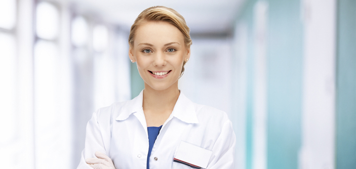 Como uma auxiliar de dentista deve se vestir?