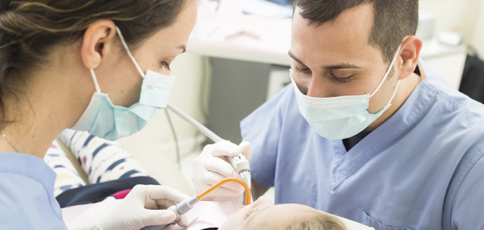 Porque você deve contratar um auxiliar de dentista já