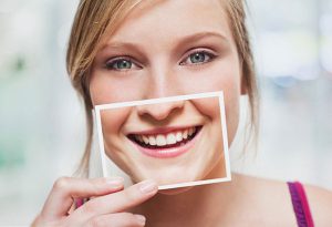 Os perigos do uso de produtos caseiros para clarear os dentes