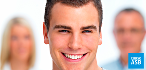 Cuidado! Segurar objetos com os dentes pode movimentá-los