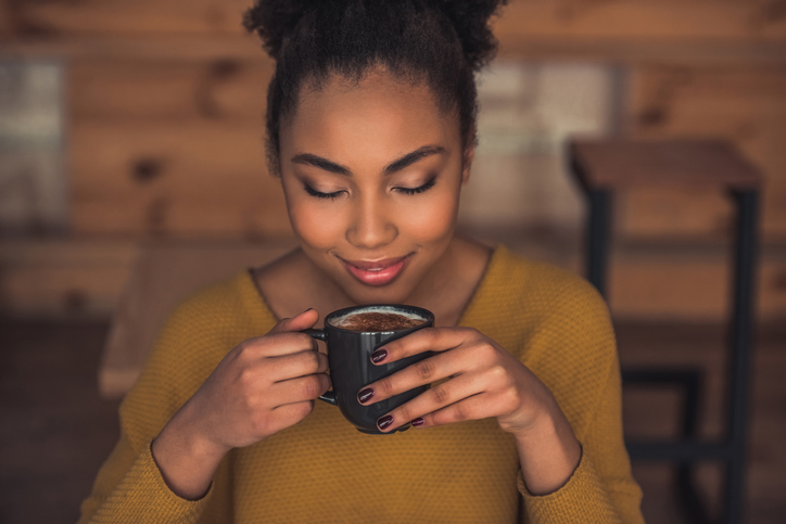 Café é mesmo inimigo dos dentes brancos?