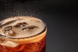 Abandone o hábito de bochechar com refrigerante agora mesmo