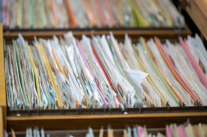Manter os prontuários até quando no consultório de dentista?