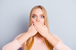 Quais as principais causas dos dentes manchados?