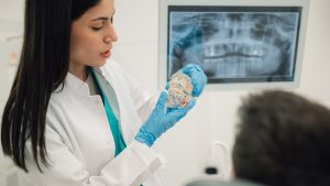 Economia no consultório: 3 dicas simples para o ASB