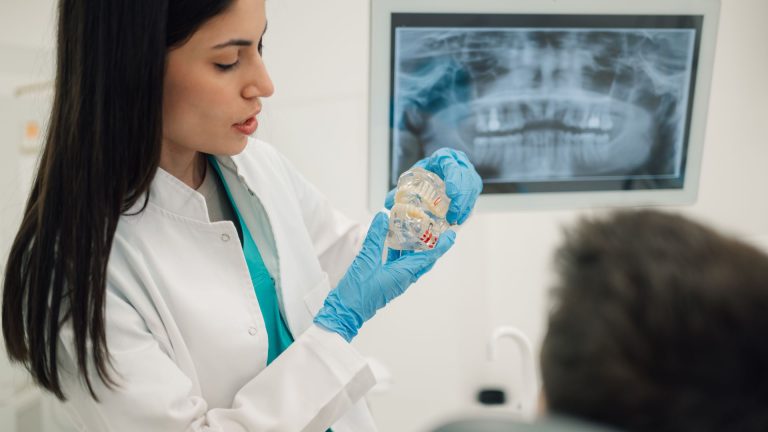 Economia no consultório: 3 dicas simples para o ASB