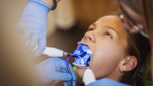 Posso fazer clareamento de aparelho? 