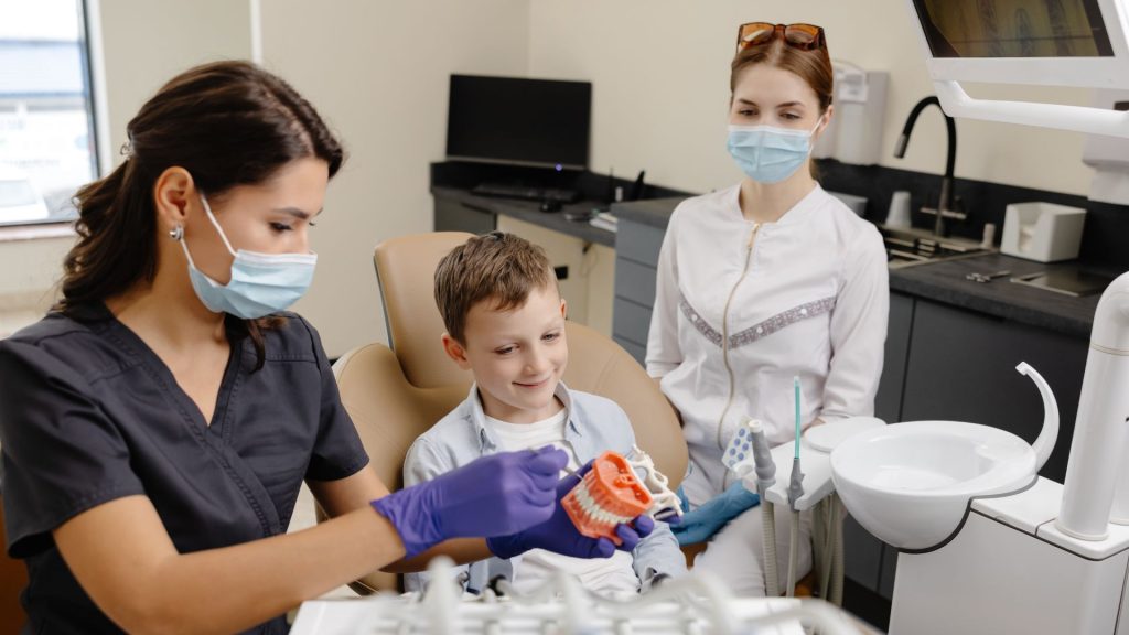 Passar o fio dental direito. Você sabe?