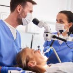 Quais são os aspectos éticos e legais relacionados a Auxiliar em Saúde Bucal?