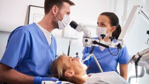 3 passos para ir de secretaria a auxiliar de dentista