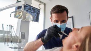 Entenda qual é o trabalho do instrumentador na Odontologia