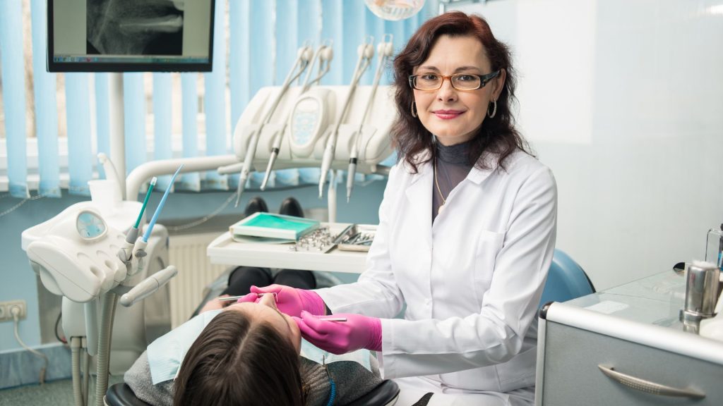 Manter os prontuários até quando no consultório de dentista?