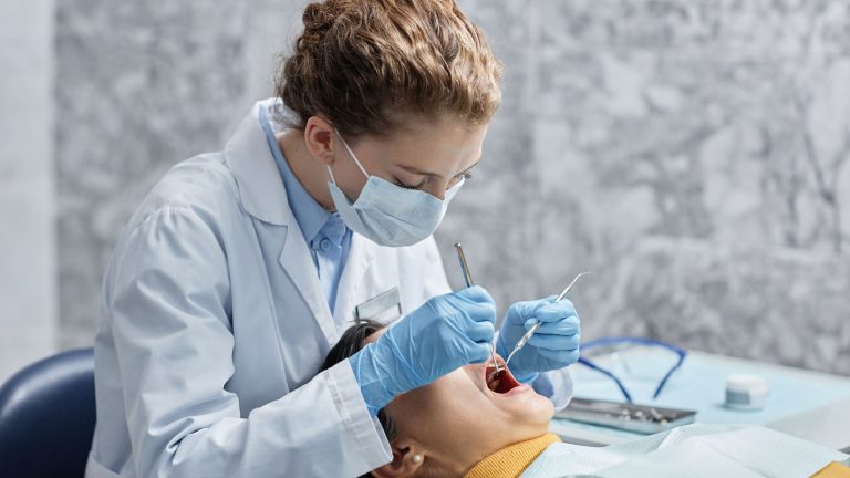 O que avaliar ao escolher um Curso preparatório de Auxiliar em Saúde Bucal?