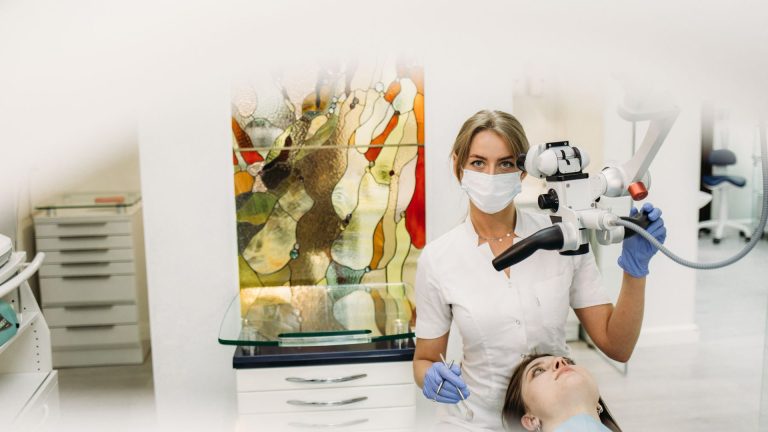 Guia básico para ter dentes bonitos e saudáveis