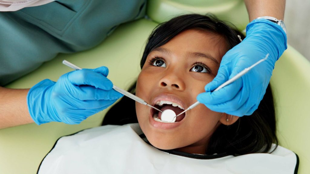 Tem dentes sensíveis? Veja como cuidar deles