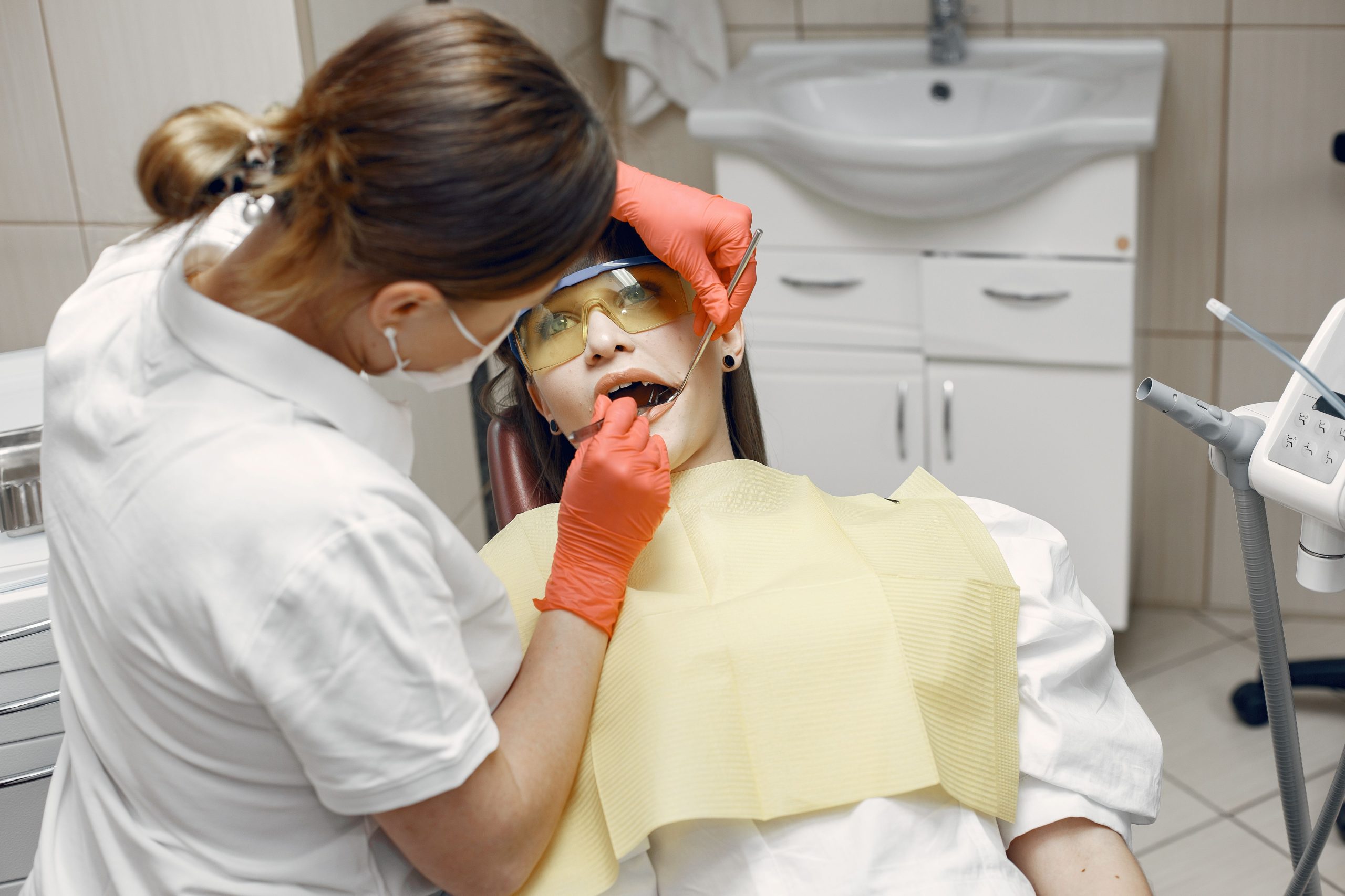 Curso para Auxiliar de Dentista: preciso de ensino médio?
